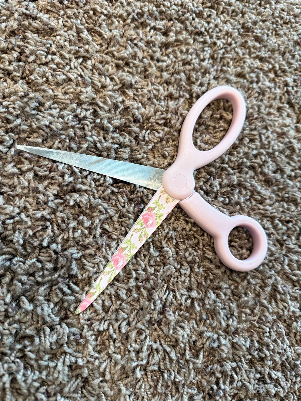 LoveShackFancy Light Pink Kids Scissors - Picture 4 of 4